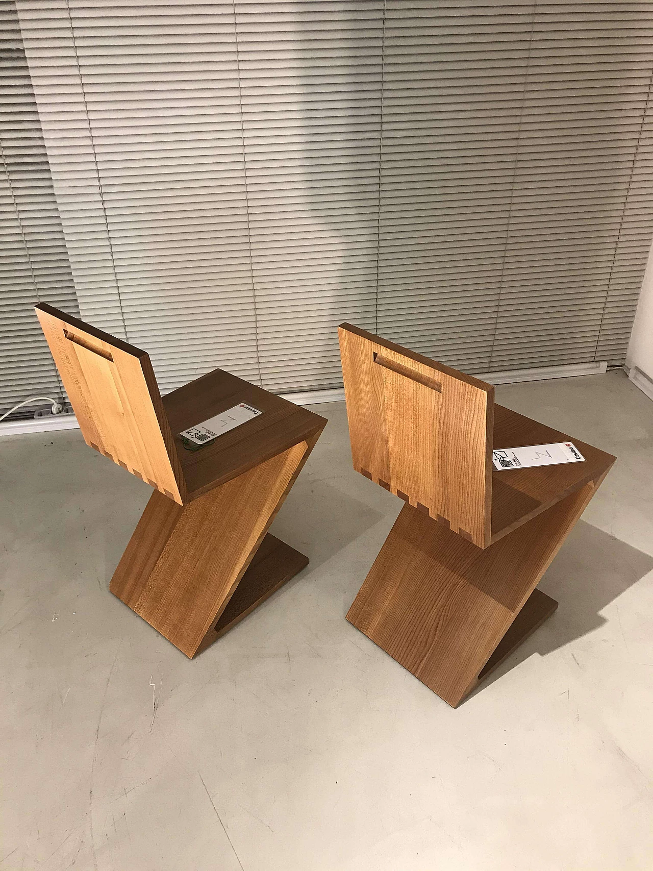 Pair of Zig Zag chairs by Gerrit Rietveld for Cassina, 1979 2