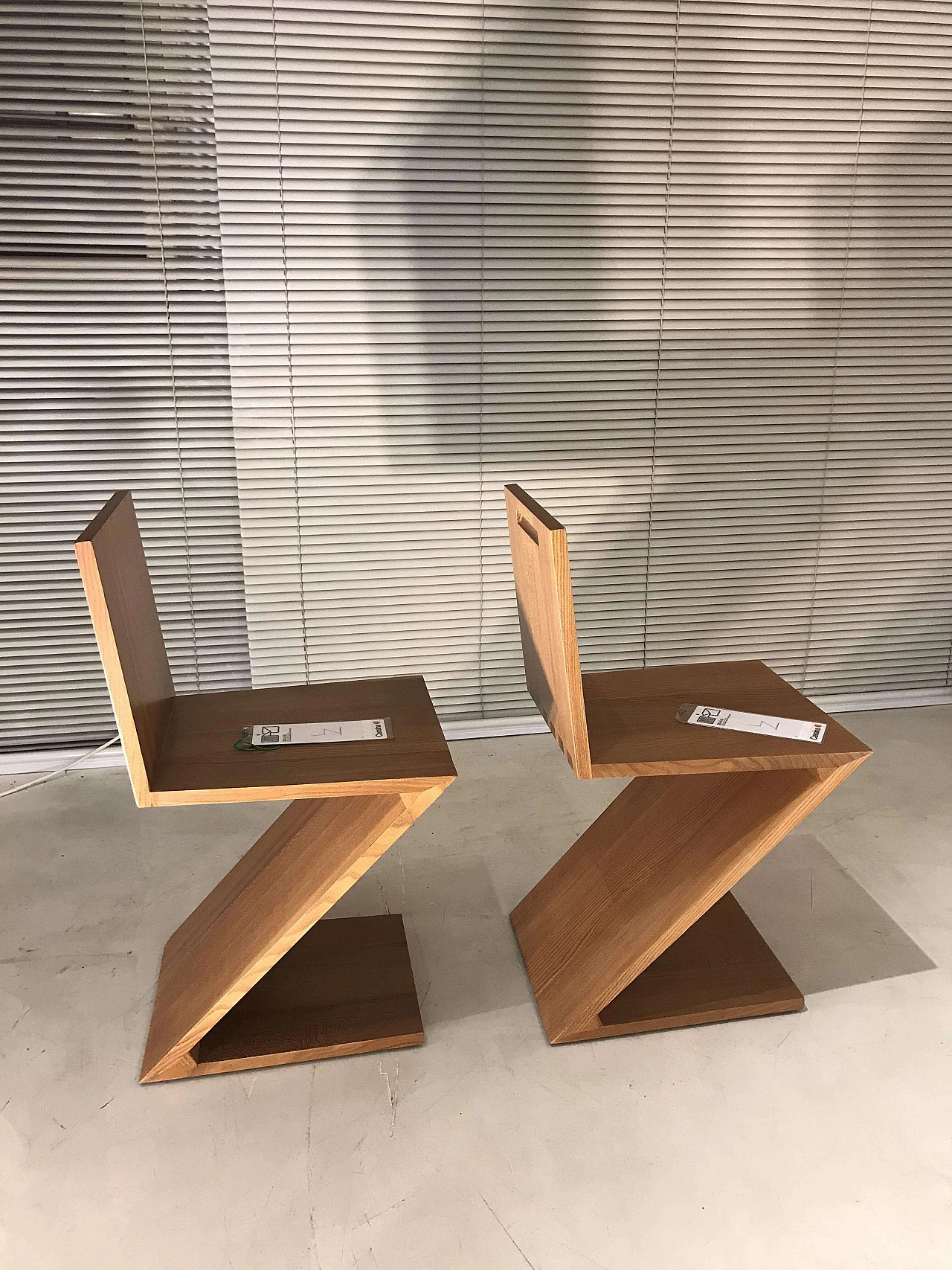 Pair of Zig Zag chairs by Gerrit Rietveld for Cassina, 1979 6