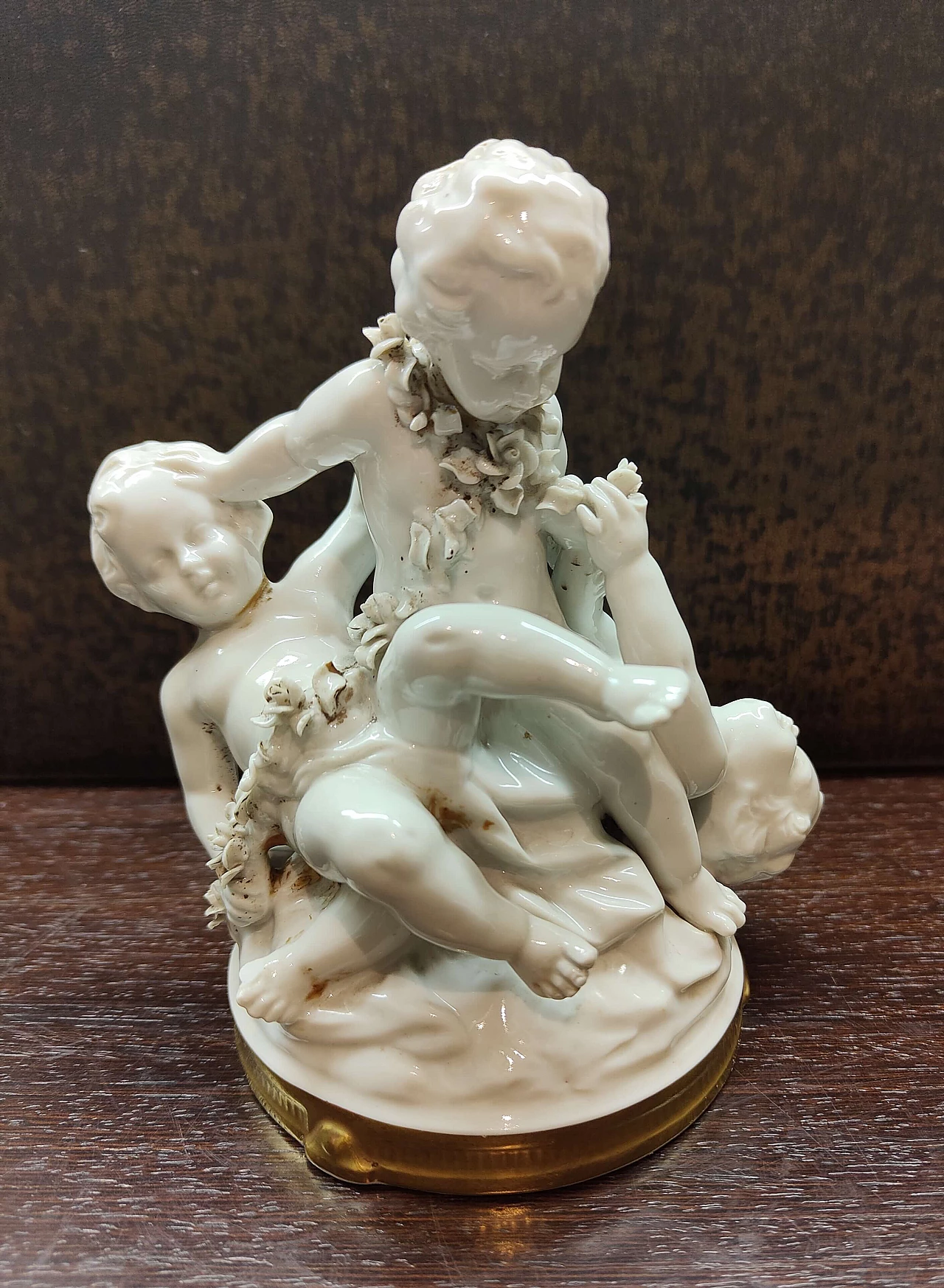 Gruppi di amorini, coppia di sculture in porcellana di Capodimonte, anni '50 5