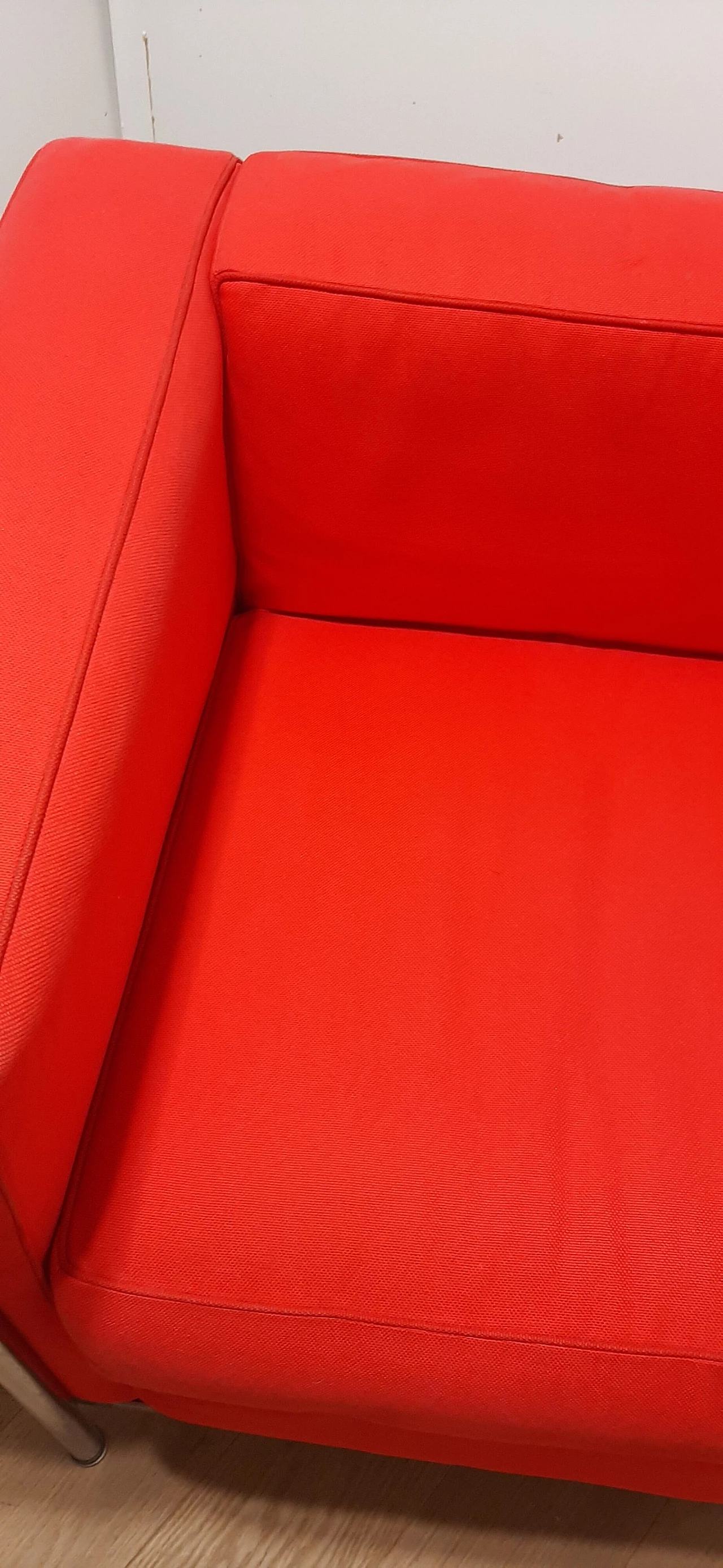 LC 2 armchair in red cotton by Le Corbusier, P. Jeanneret, C. Perriand for Alivar, 1980s 38