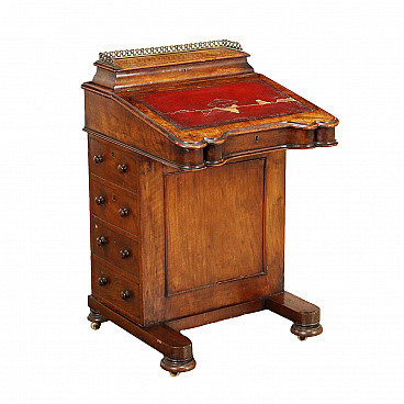 Davenport writing desk in walnut with caster feet, 1800s