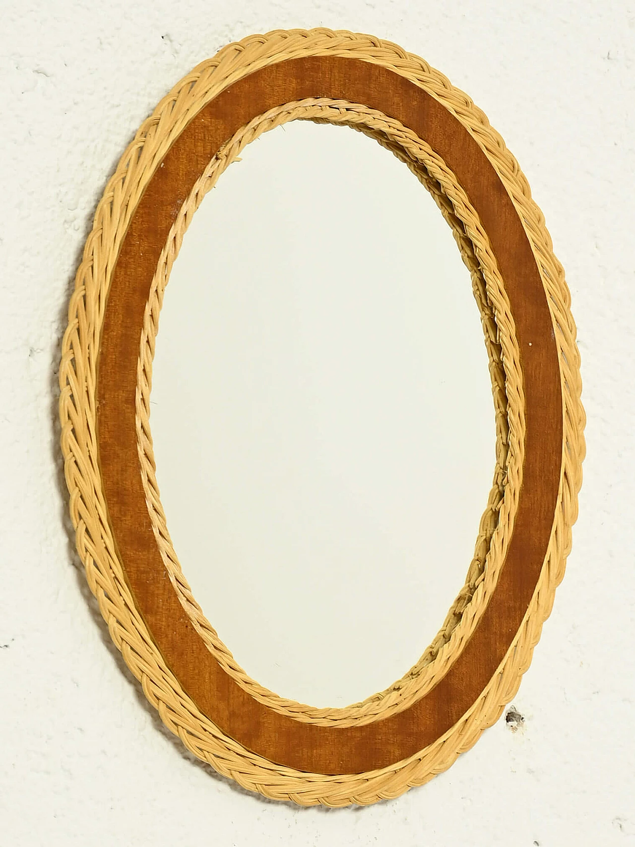 Specchio scandinavo con cornice in rattan intrecciato, anni '60 1