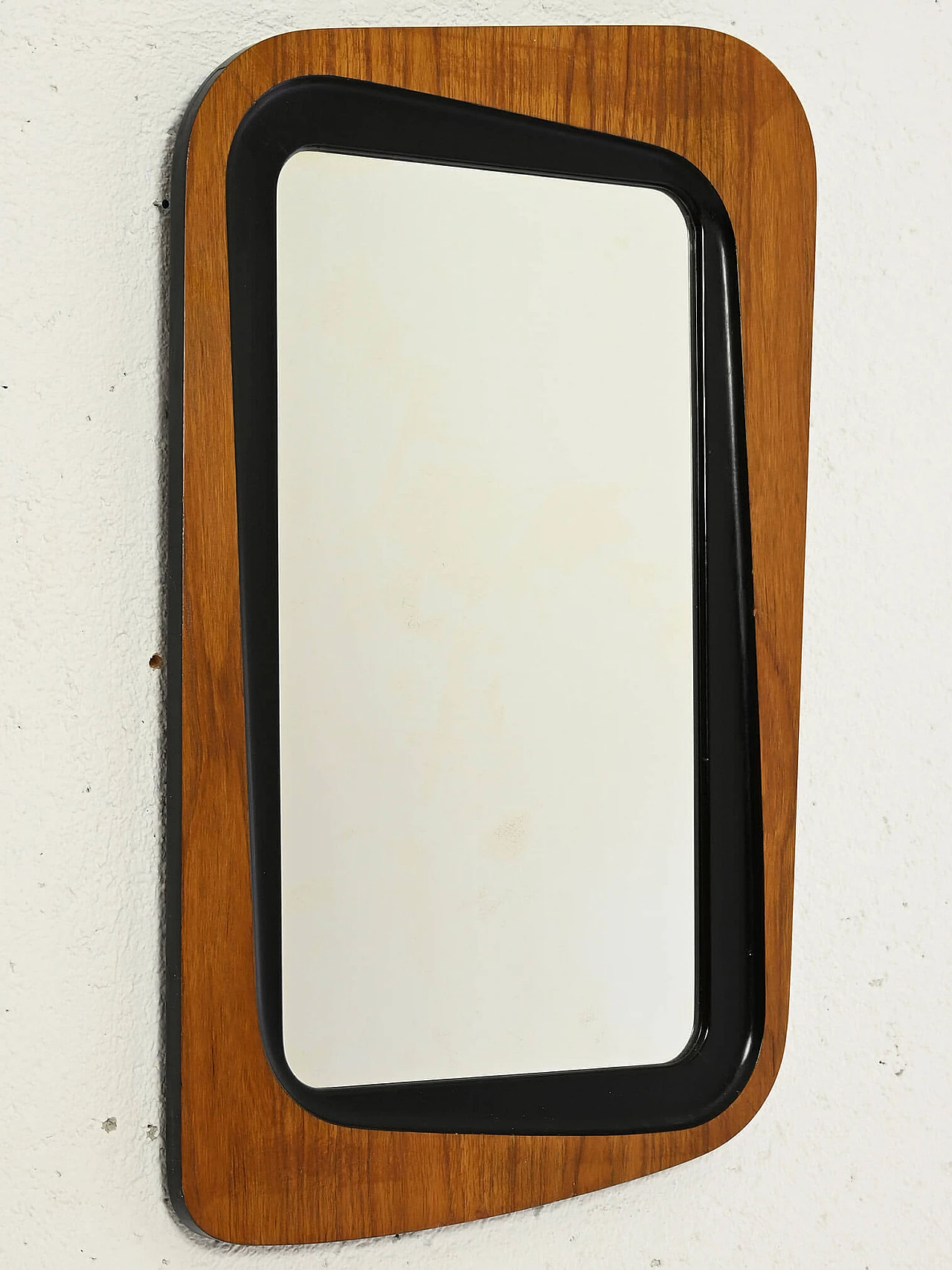 Specchio scandinavo in teak con dettaglio nero, anni '60 1