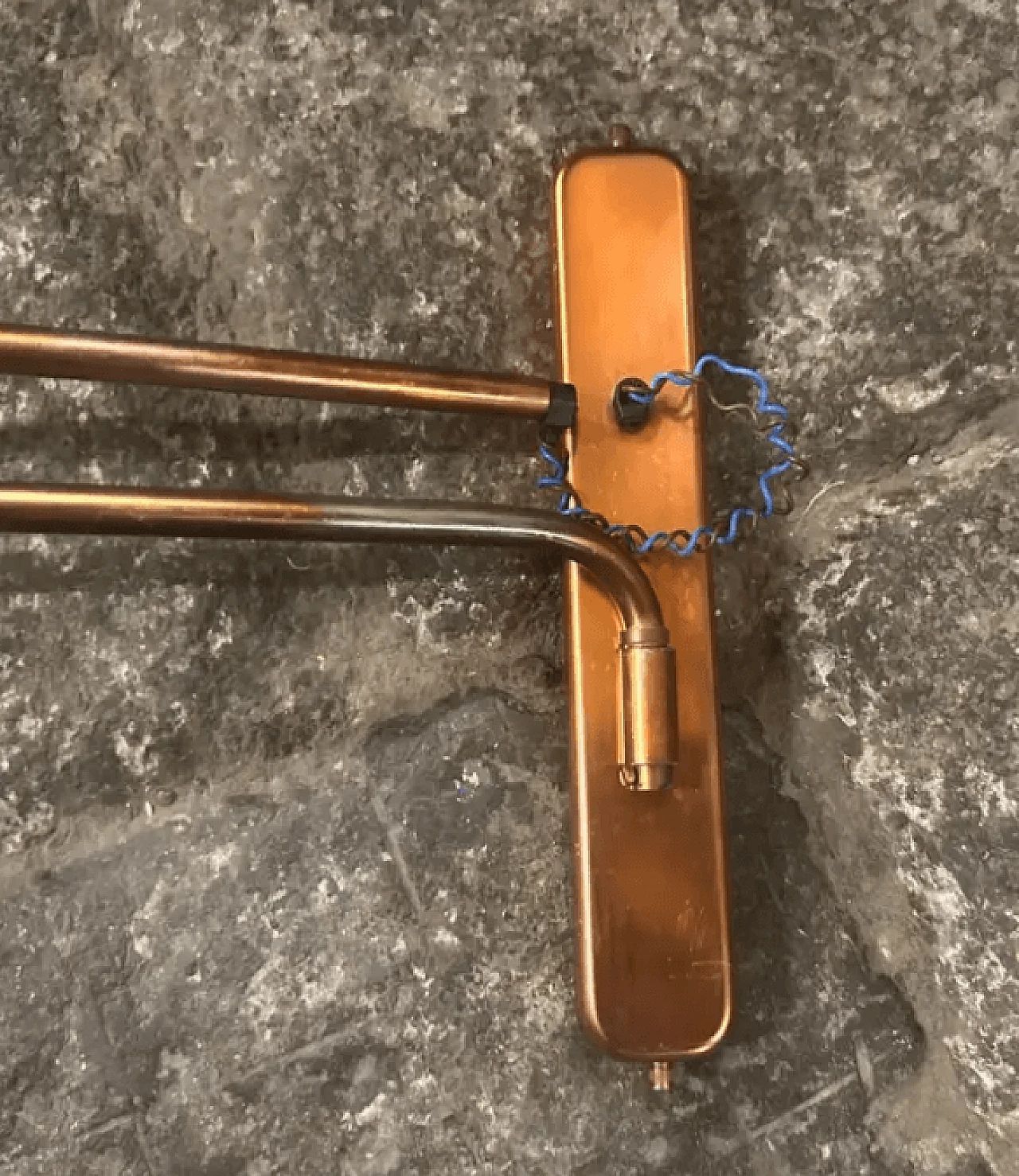 Lampada da parete allungabile in ferro con finitura in rame, anni '50 6