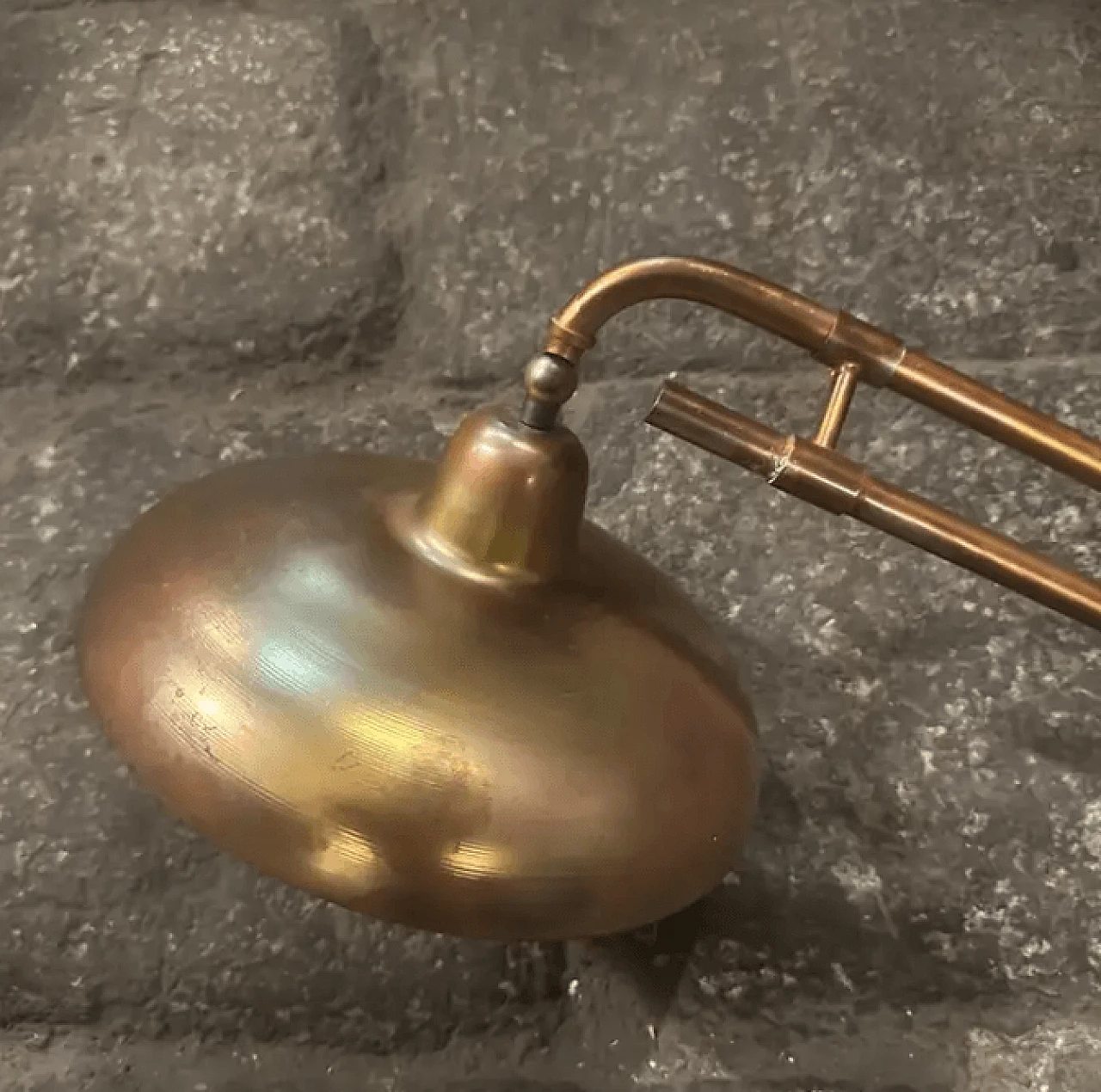 Lampada da parete allungabile in ferro con finitura in rame, anni '50 7