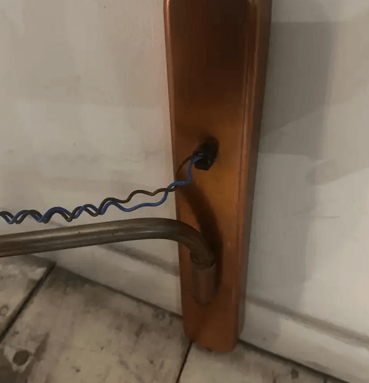 Lampada da parete allungabile in ferro con finitura in rame, anni '50 9