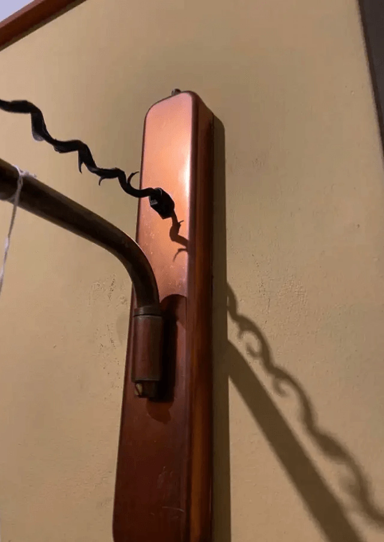 Lampada da parete allungabile in ferro con finitura in rame, anni '50 11