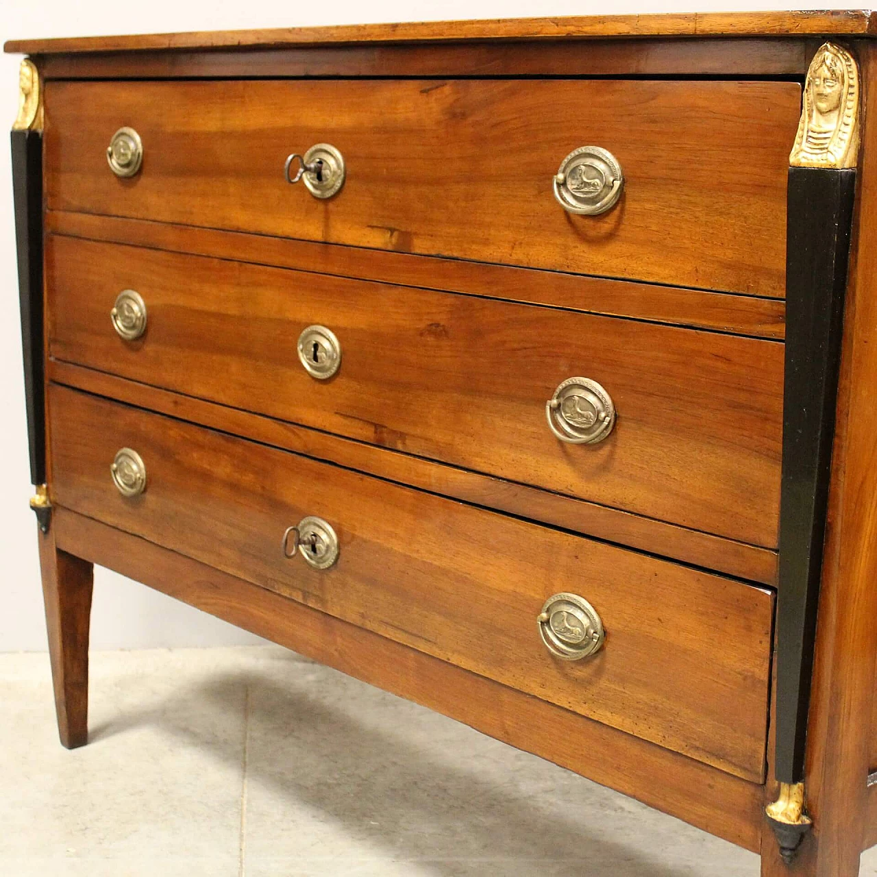 Walnut Direttorio chest of drawers, 18th century 3