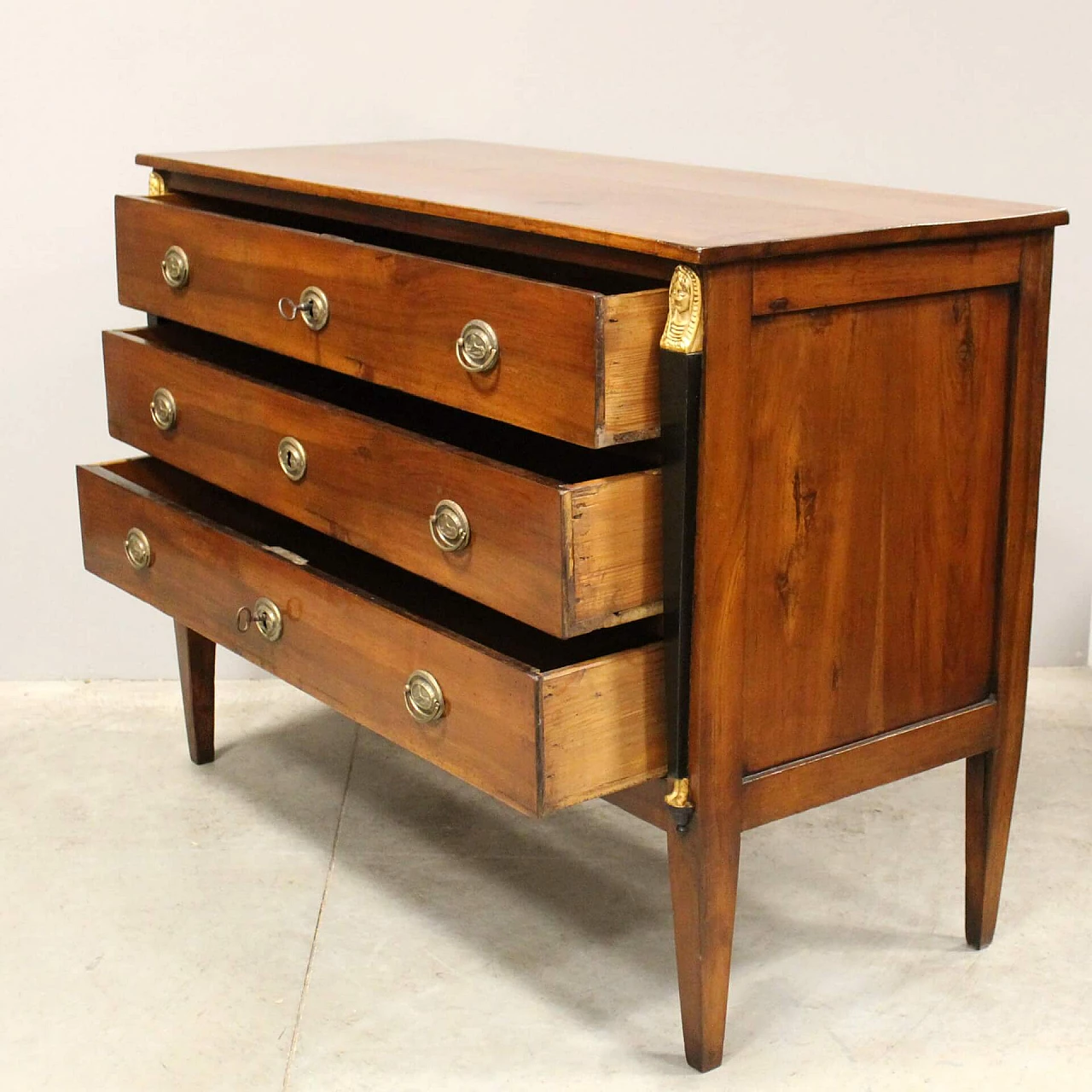 Walnut Direttorio chest of drawers, 18th century 6