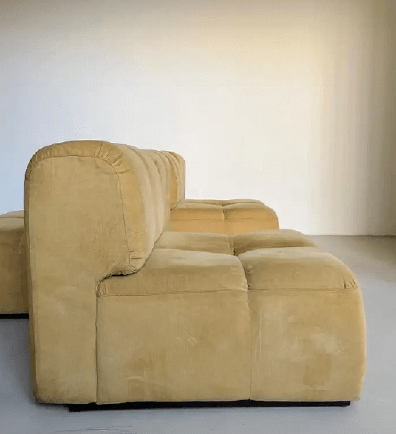 4-piece modular sofa in sand-coloured velvet, 1970s 3