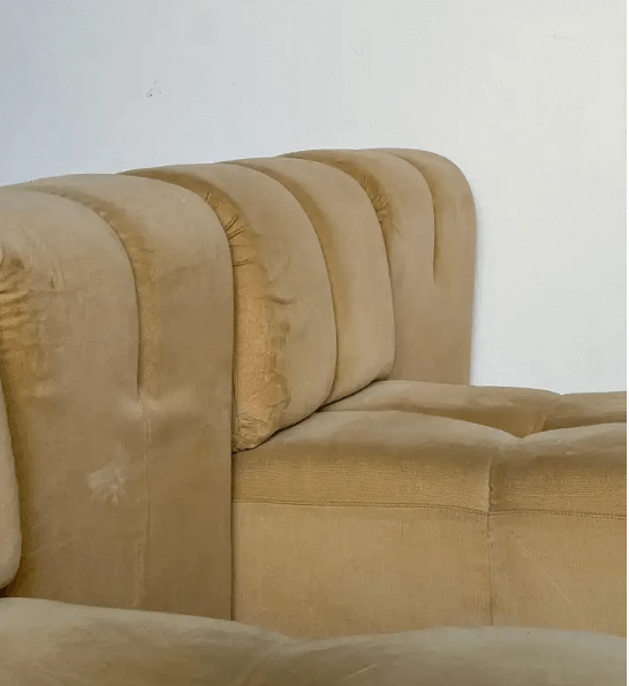 4-piece modular sofa in sand-coloured velvet, 1970s 4