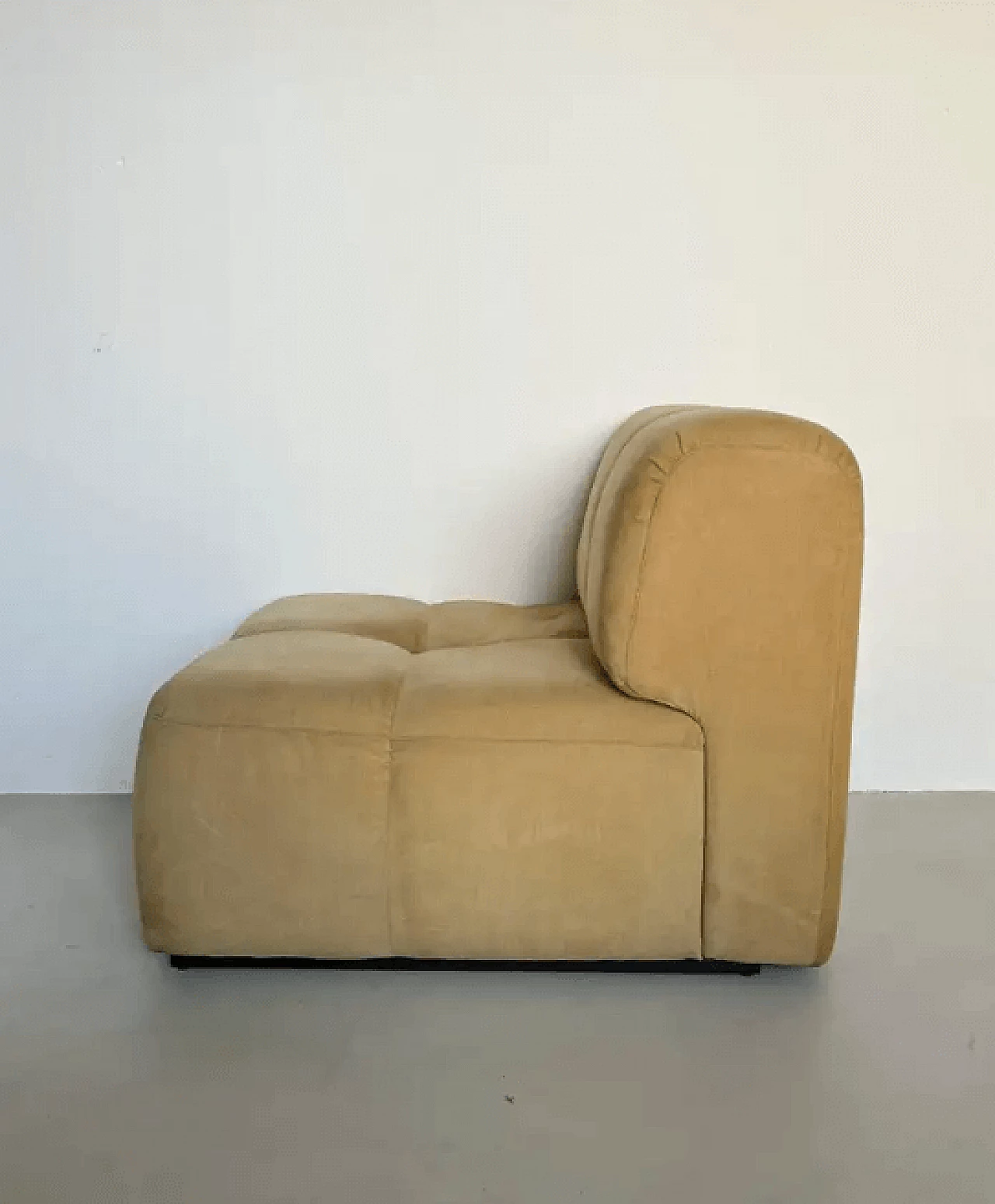 4-piece modular sofa in sand-coloured velvet, 1970s 10