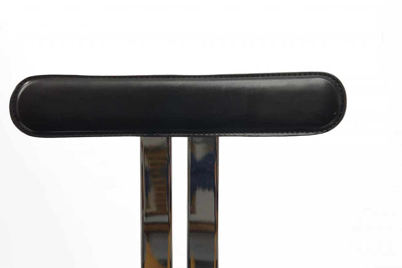 Coppia di sedie scultoree in pelle nera e metallo cromato, anni '70 5