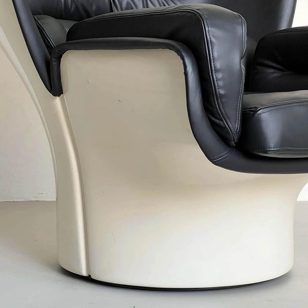 Elda black leather armchair by Joe Colombo for Comfort, 1960s 2