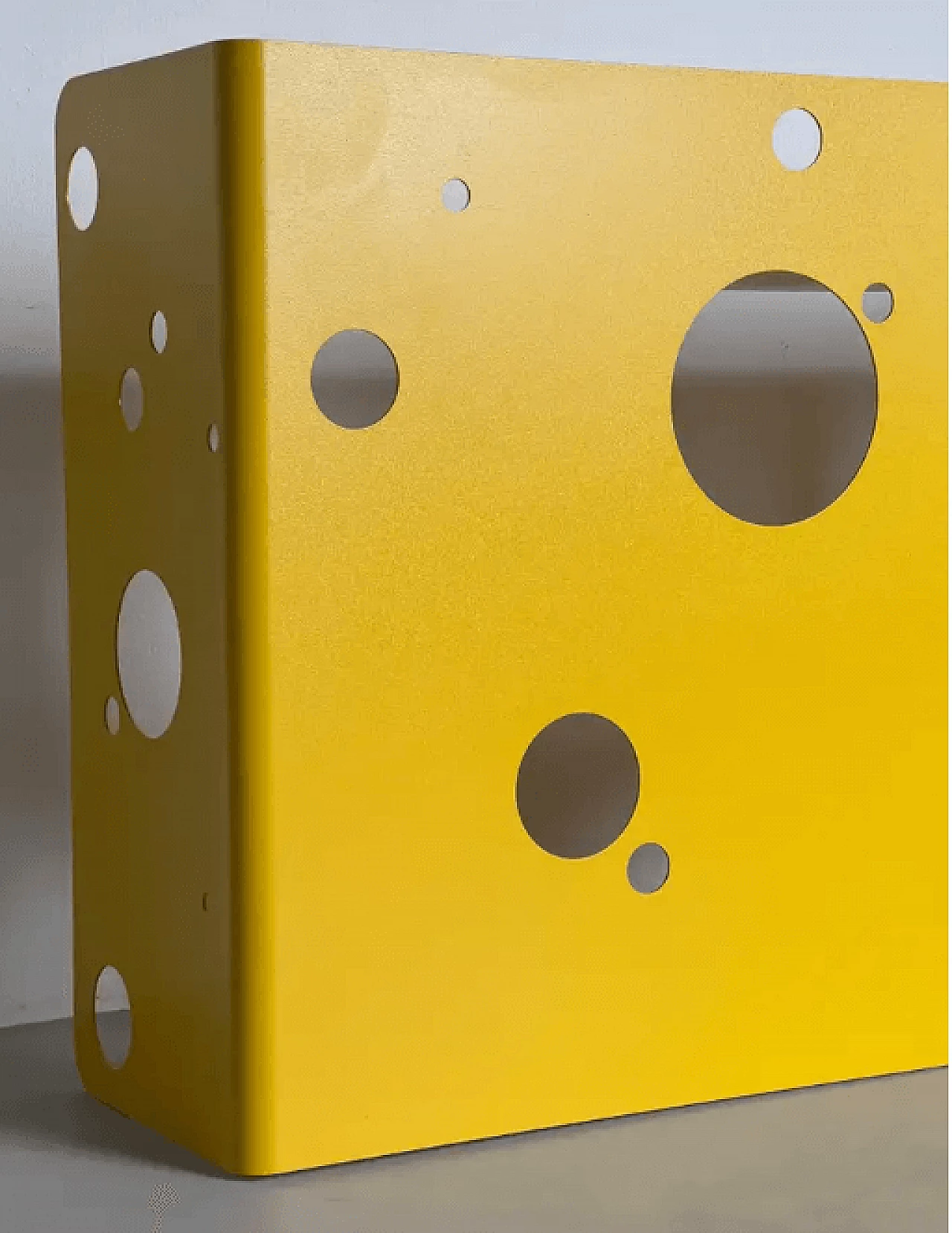 Scrivania in metallo giallo brillante con sgabello, anni 2000 5