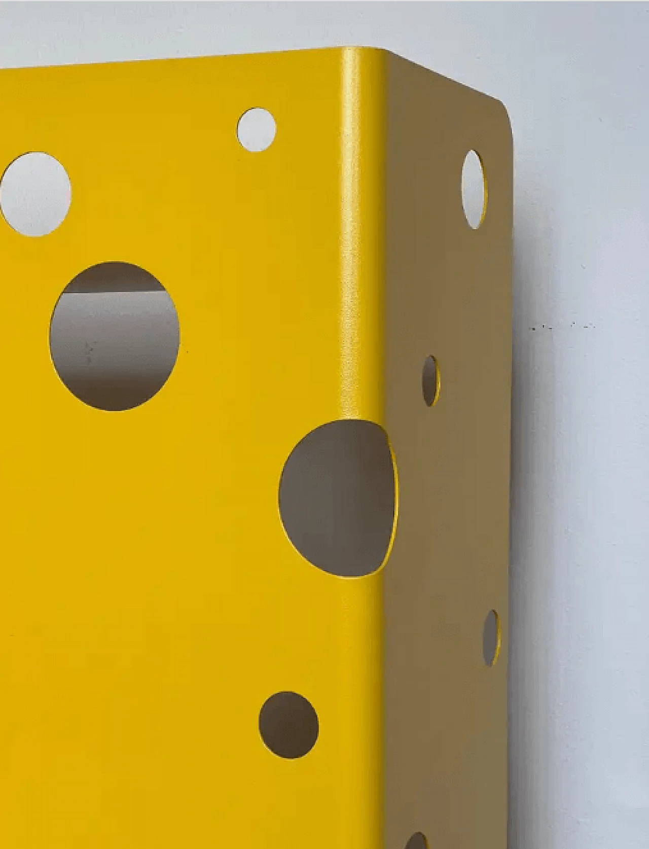 Scrivania in metallo giallo brillante con sgabello, anni 2000 6