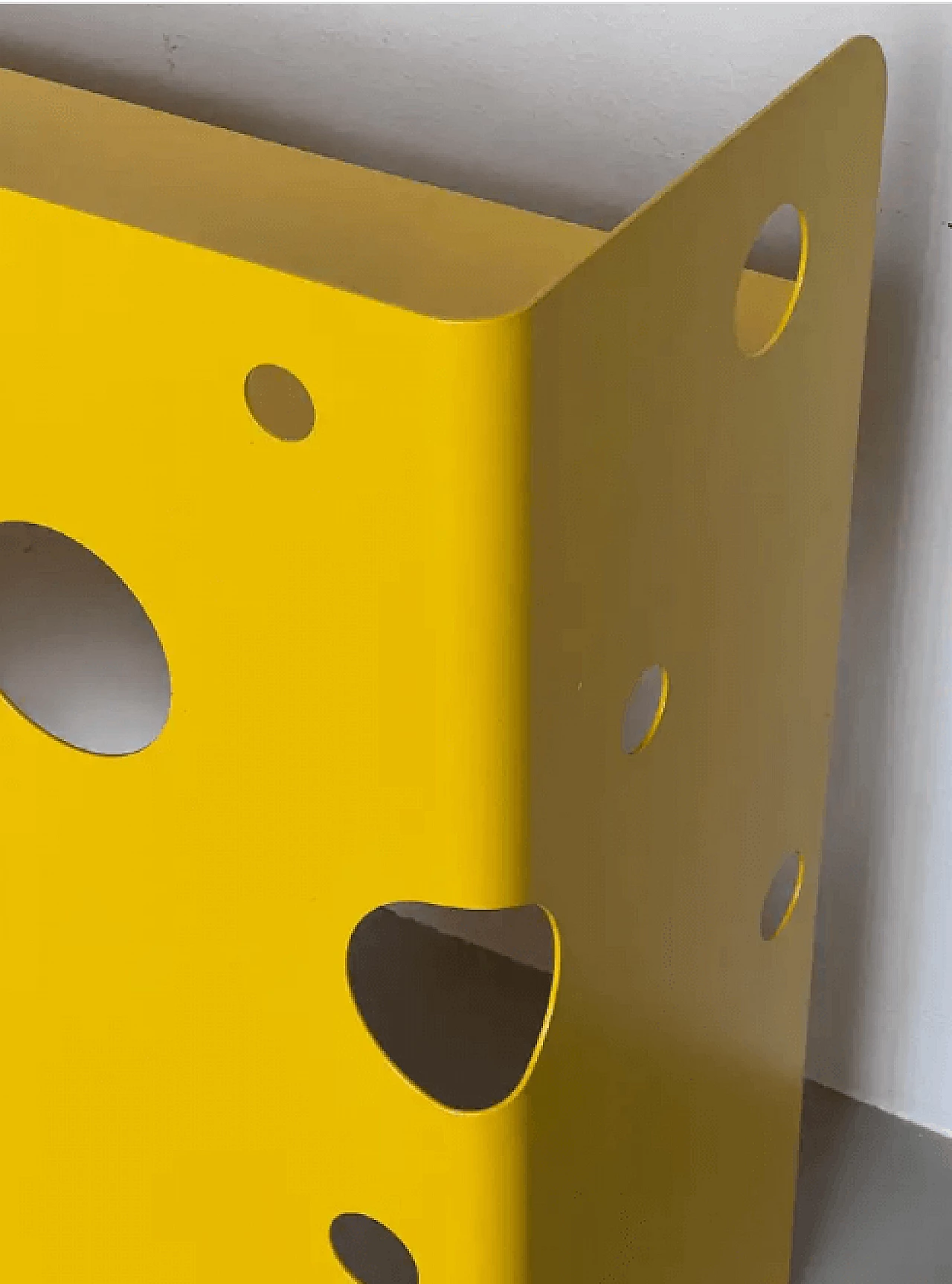 Scrivania in metallo giallo brillante con sgabello, anni 2000 7