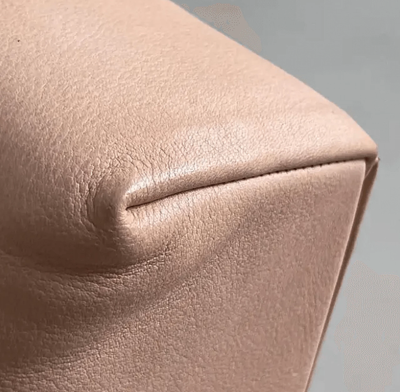 Coppia di poltrone in pelle e legno di Alvar Aalto per Artek, anni 2000 9