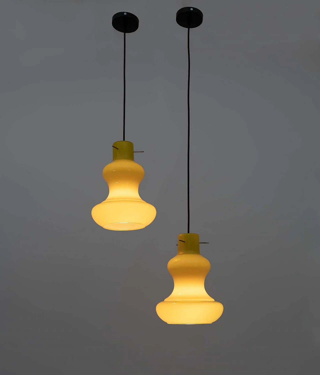 Pair of yellow Murano glass chandeliers by Massimo Vignelli for Vistosi, 1960s 2