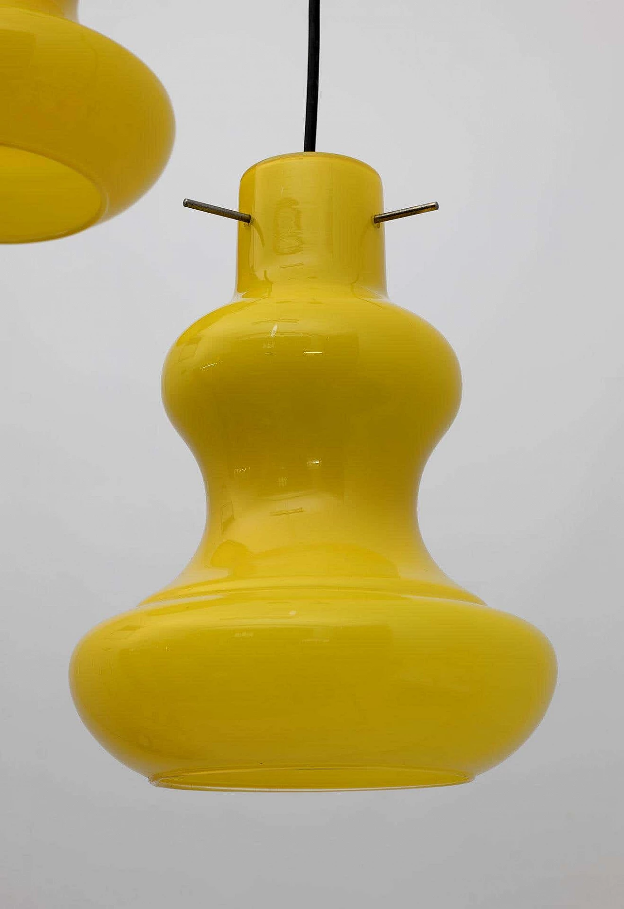 Pair of yellow Murano glass chandeliers by Massimo Vignelli for Vistosi, 1960s 5