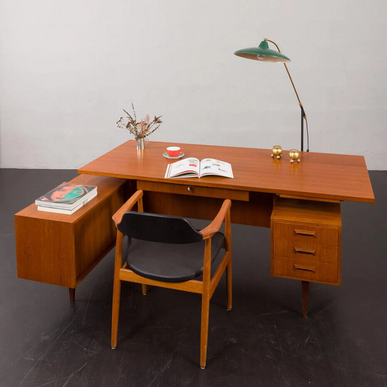 Scrivania a L in teak con credenza in stile Arne Vodder, anni '70 2