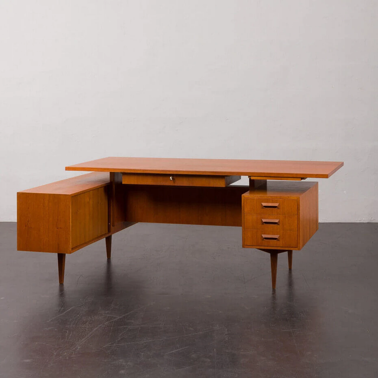 Scrivania a L in teak con credenza in stile Arne Vodder, anni '70 3