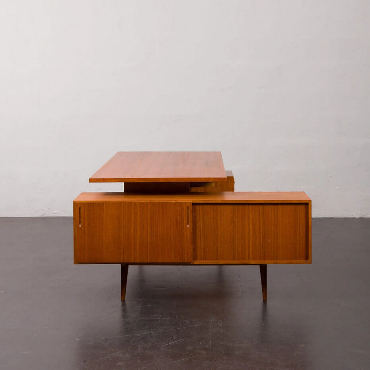 Scrivania a L in teak con credenza in stile Arne Vodder, anni '70 8