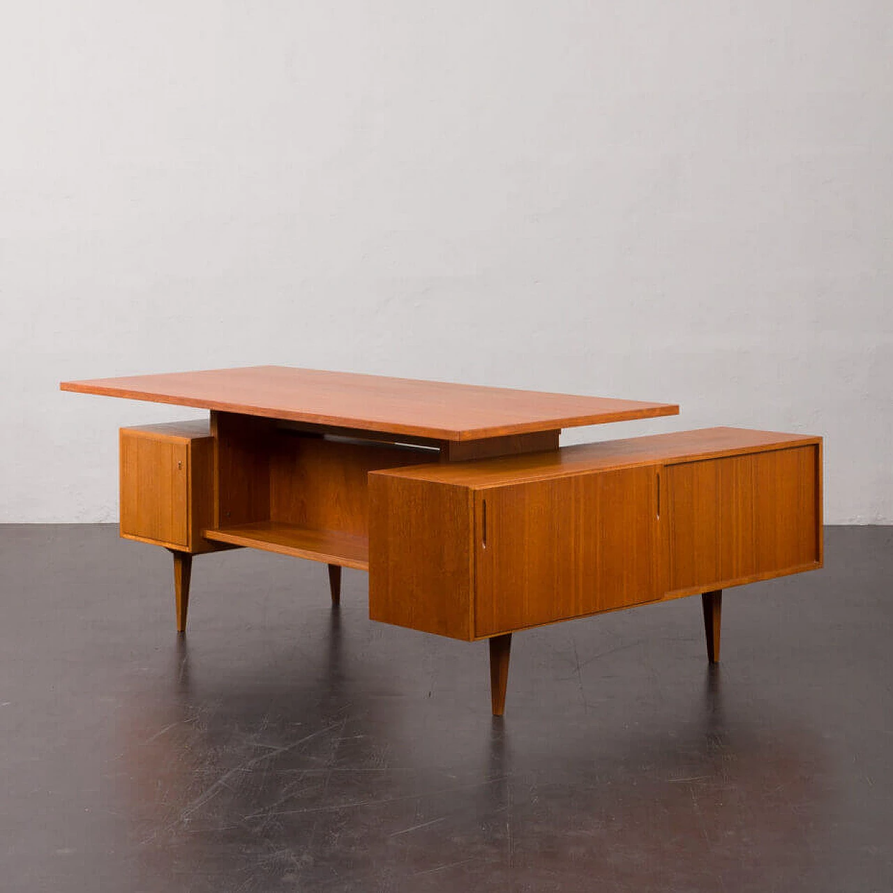 Scrivania a L in teak con credenza in stile Arne Vodder, anni '70 10