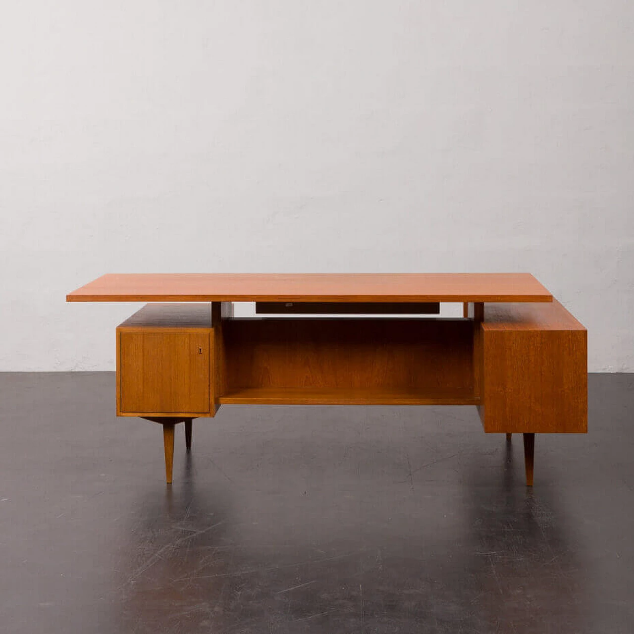 Scrivania a L in teak con credenza in stile Arne Vodder, anni '70 12