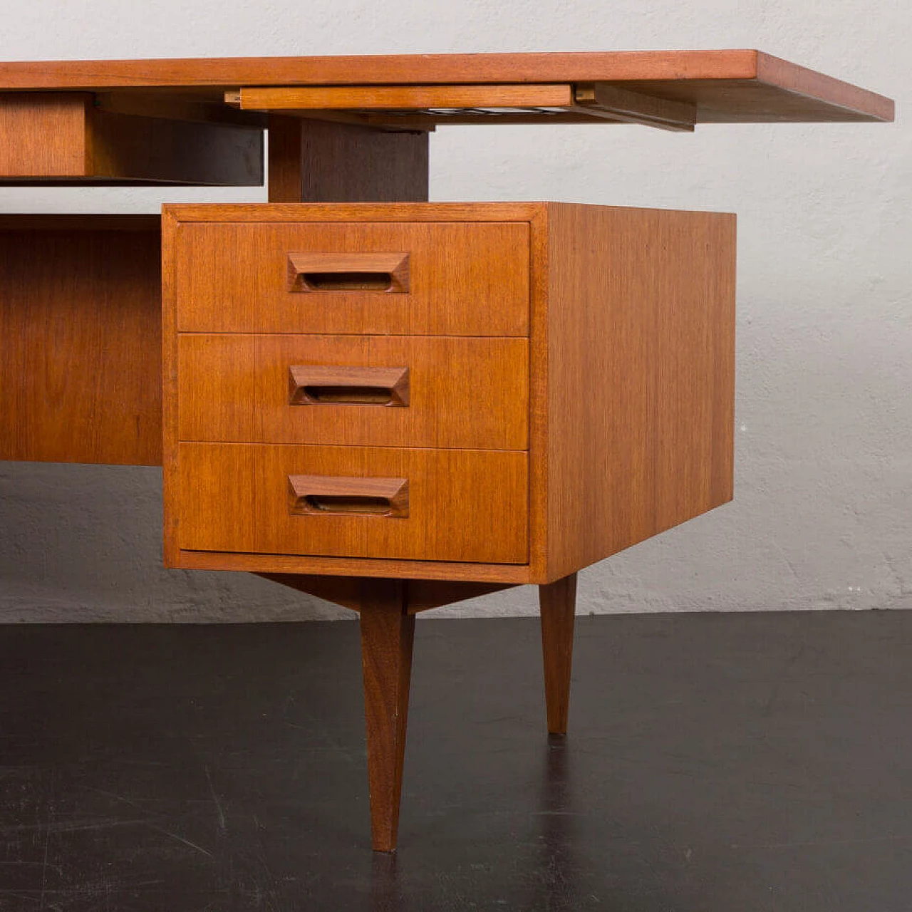 L-shaped teak desk with sideboard in Arne Vodder style, 1970s 16