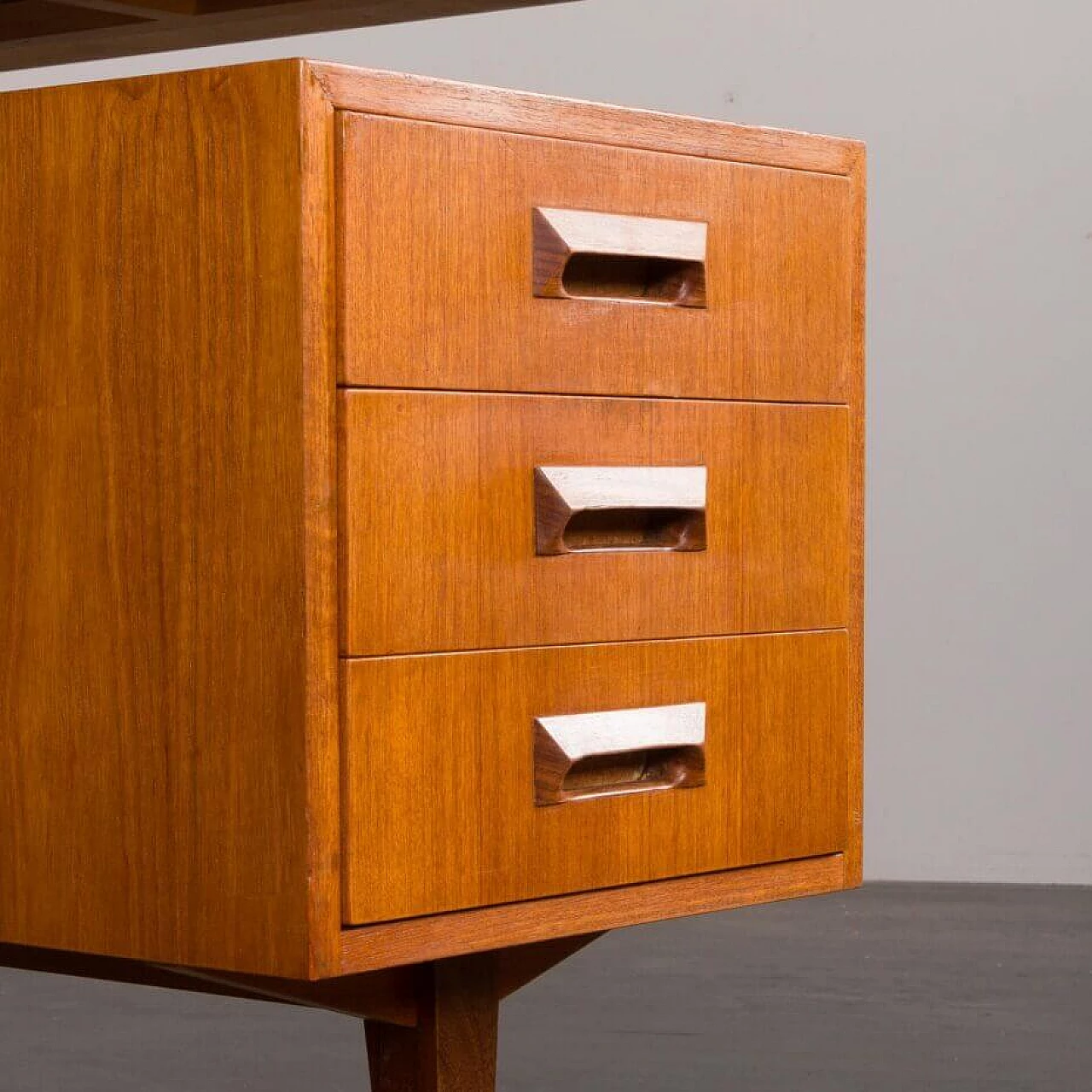 Scrivania a L in teak con credenza in stile Arne Vodder, anni '70 17