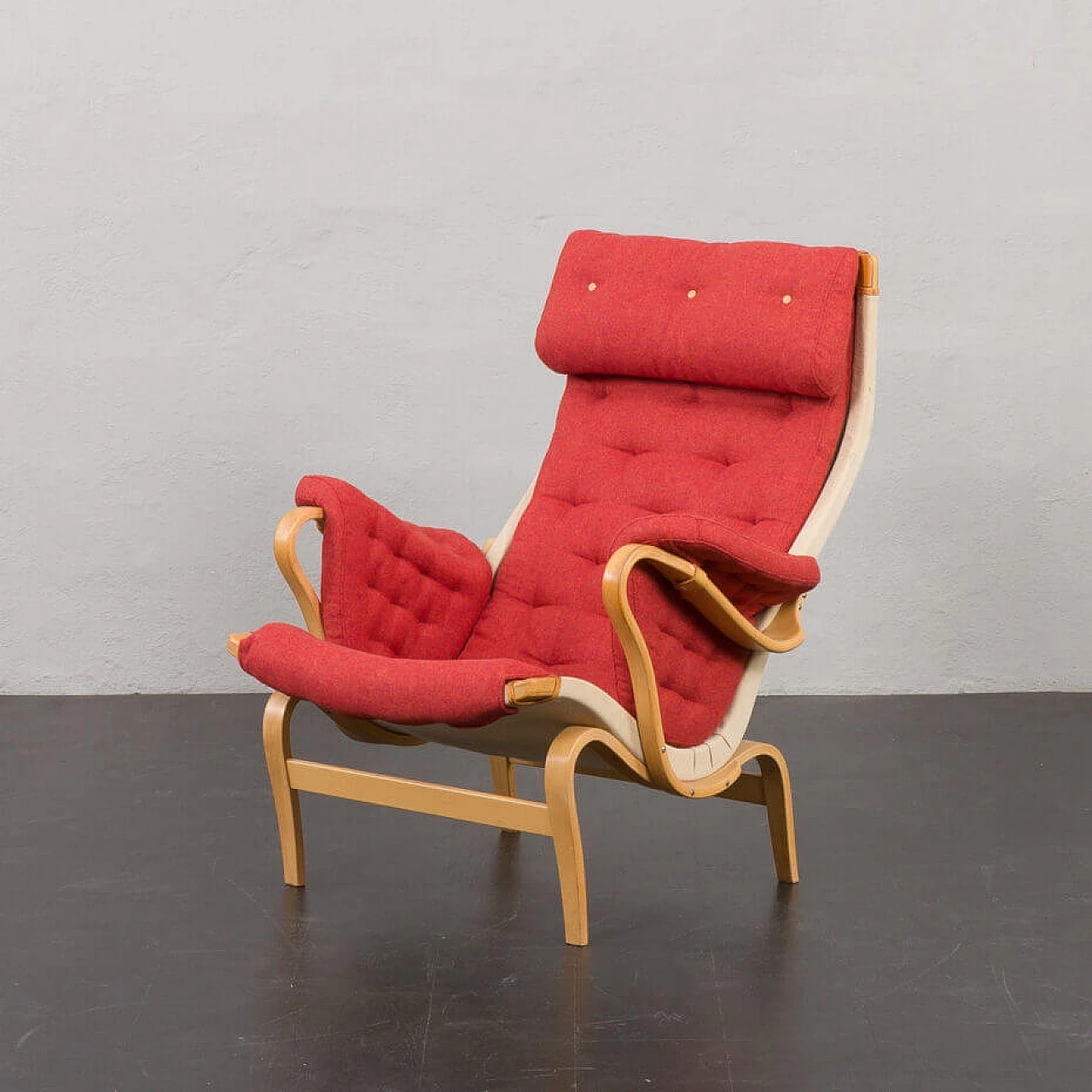 Pernilla lounge armchair in red wool and bent beech by Bruno Mathsson for Dux, 1960s 3