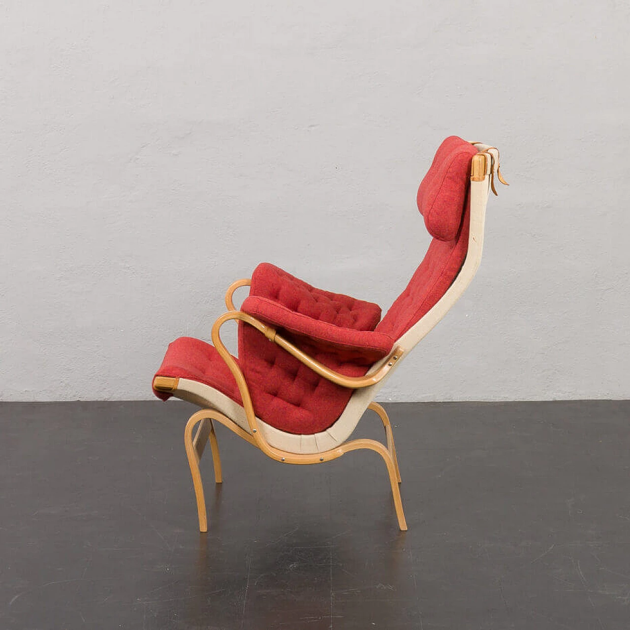 Pernilla lounge armchair in red wool and bent beech by Bruno Mathsson for Dux, 1960s 4