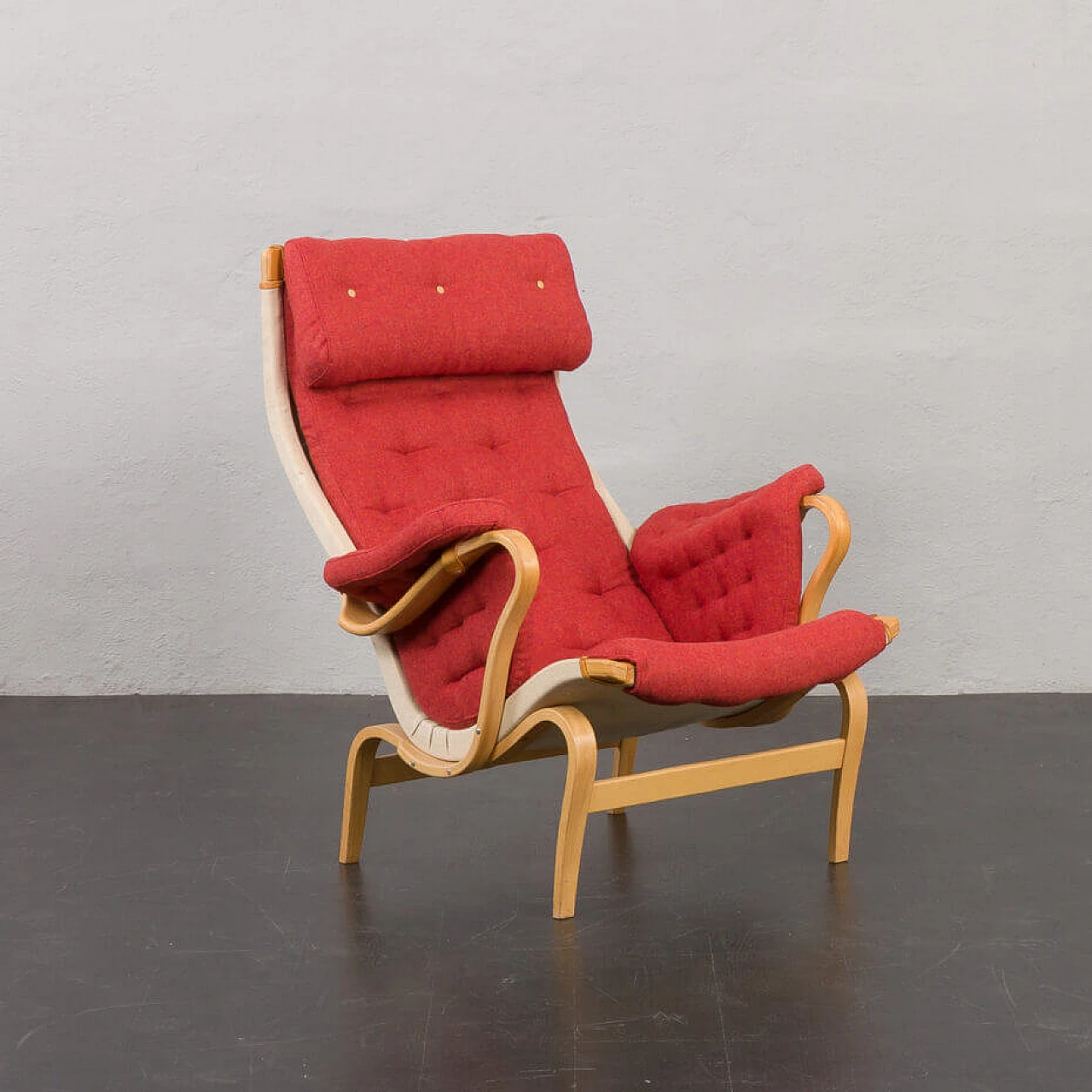 Pernilla lounge armchair in red wool and bent beech by Bruno Mathsson for Dux, 1960s 9