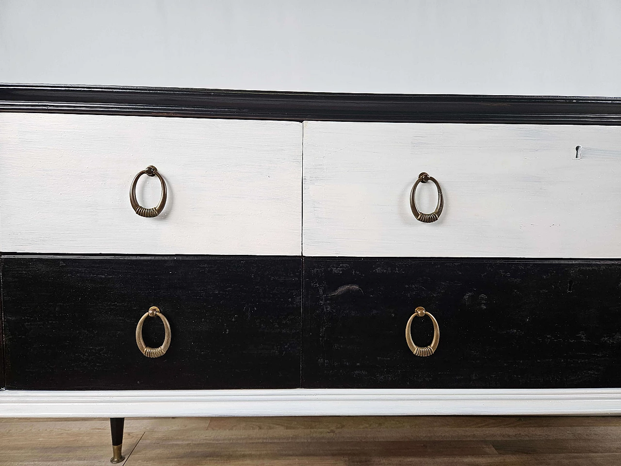 Black white lacquered chest of drawers with glass top, 1960s 15