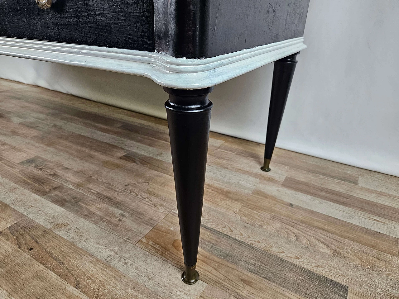 Black white lacquered chest of drawers with glass top, 1960s 17