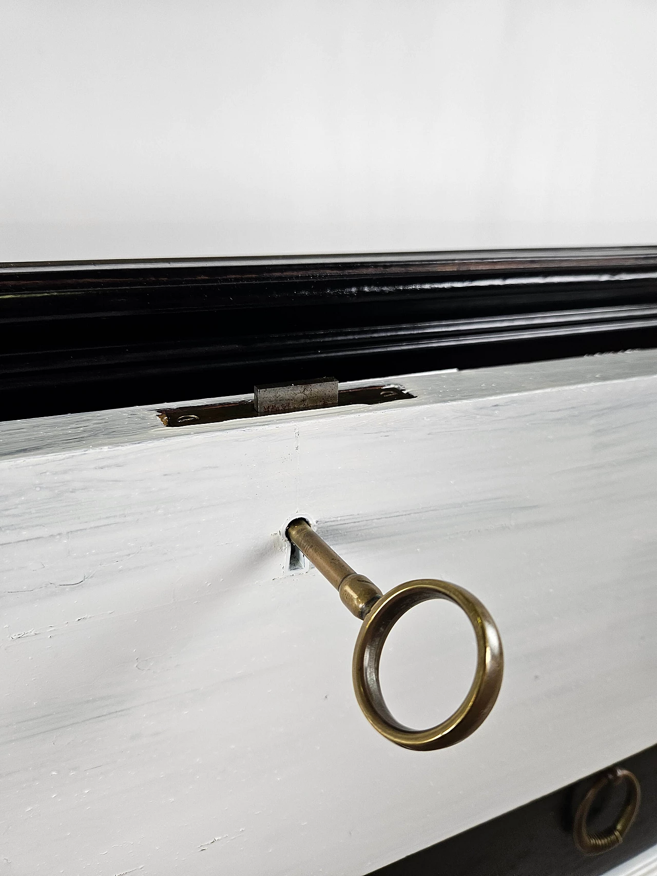 Black white lacquered chest of drawers with glass top, 1960s 22