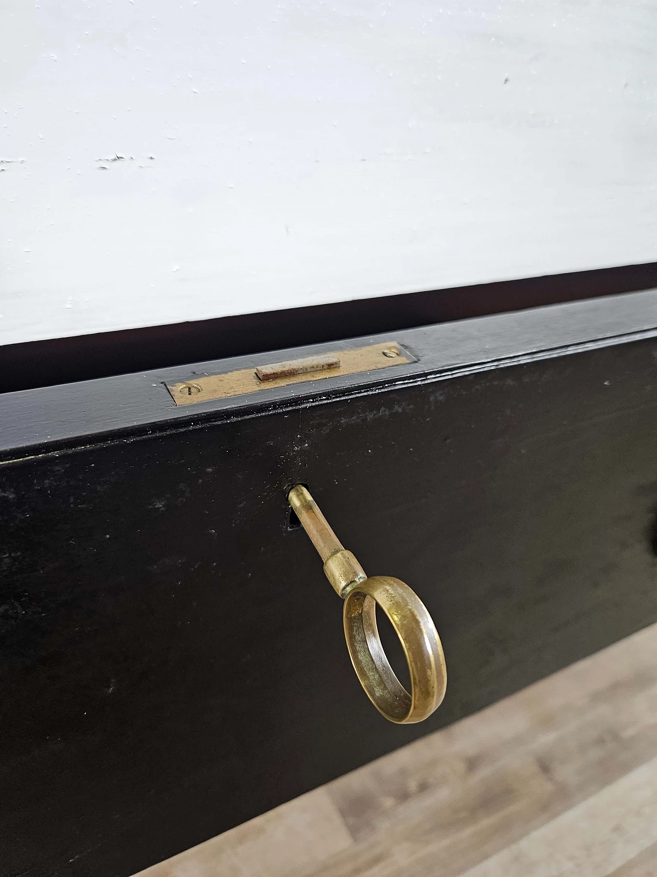 Black white lacquered chest of drawers with glass top, 1960s 25