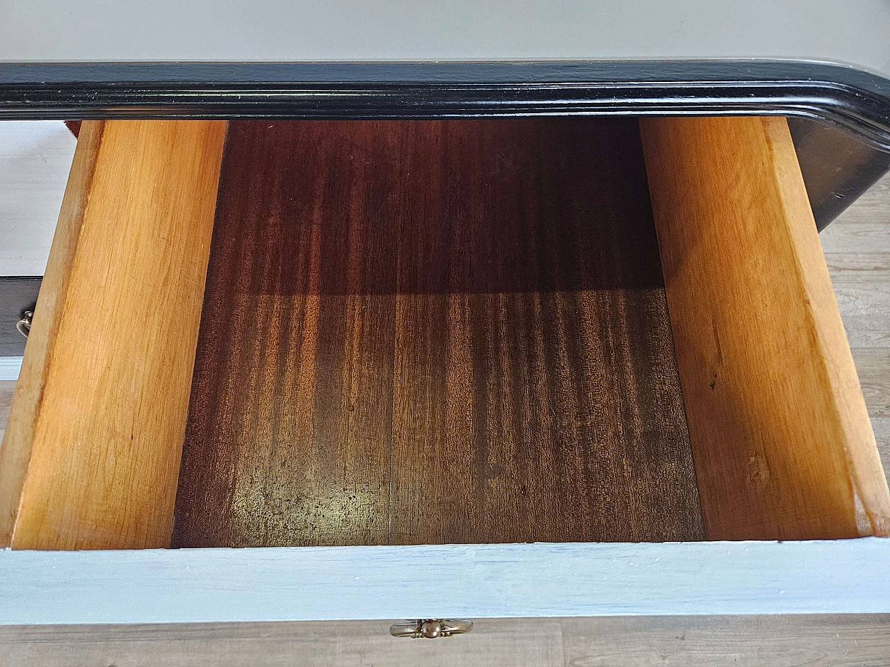 Black white lacquered chest of drawers with glass top, 1960s 31