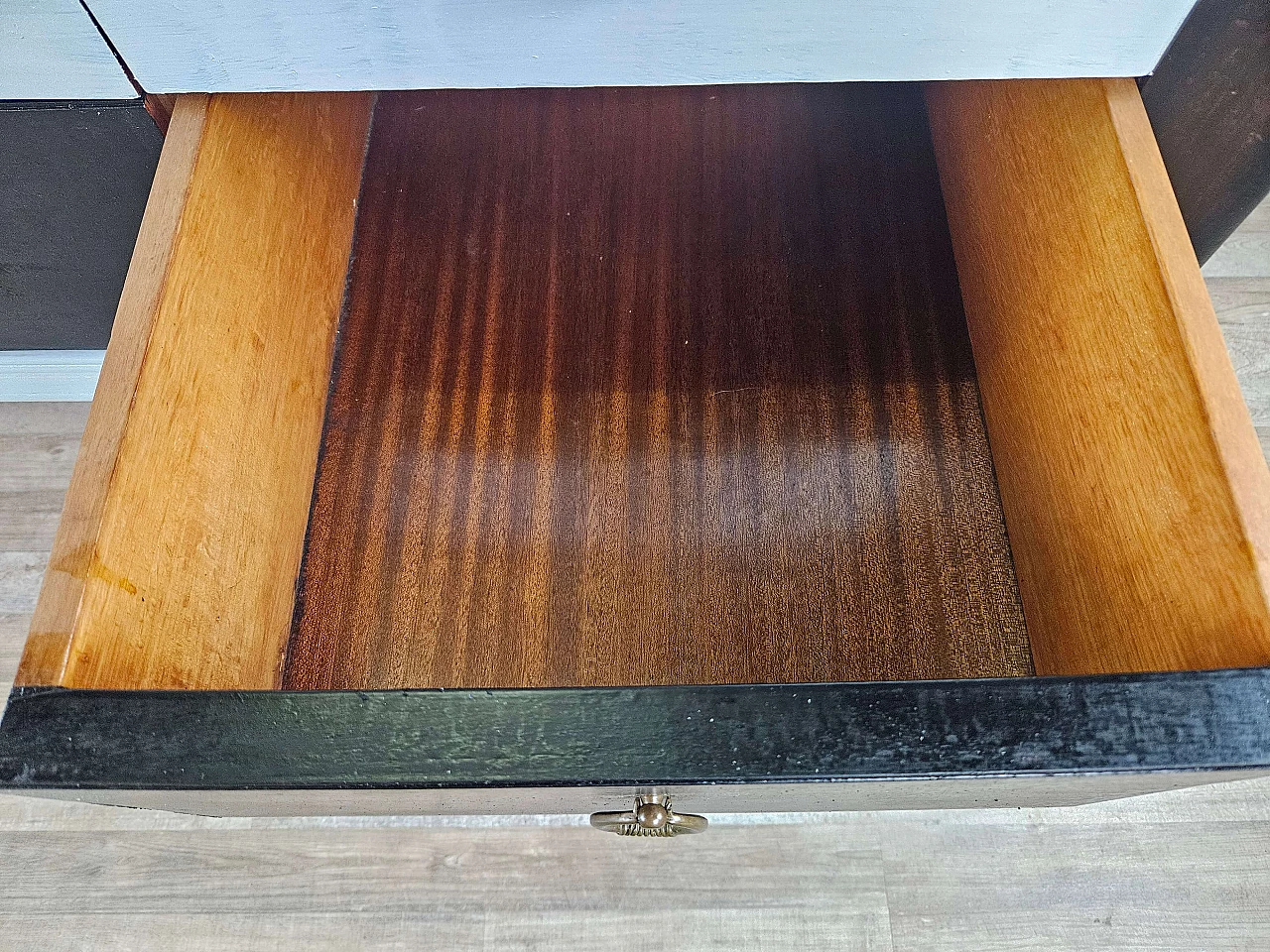 Black white lacquered chest of drawers with glass top, 1960s 32