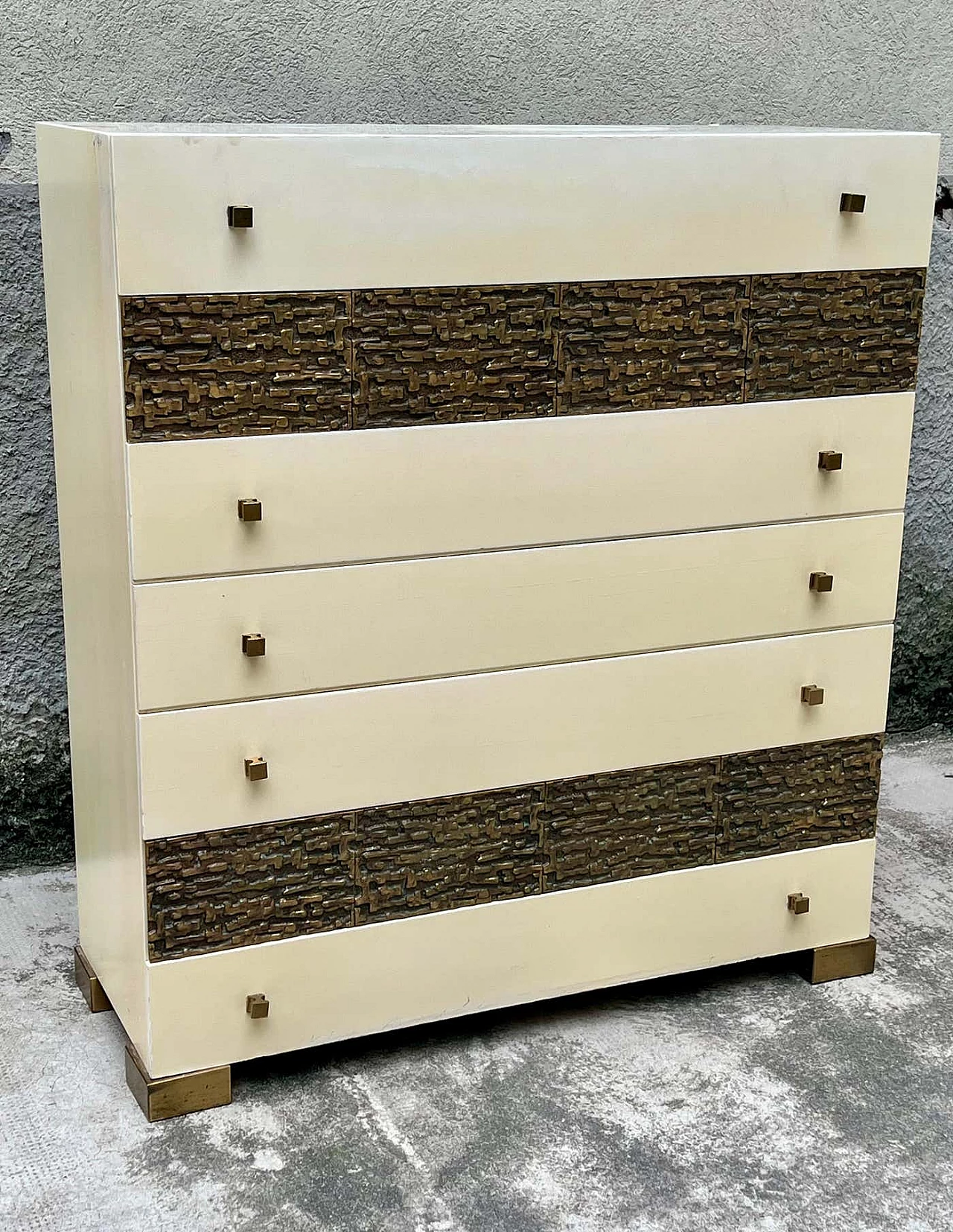 Lacquered wood and brass chest of drawers by Luciano Frigerio, 1970s 2