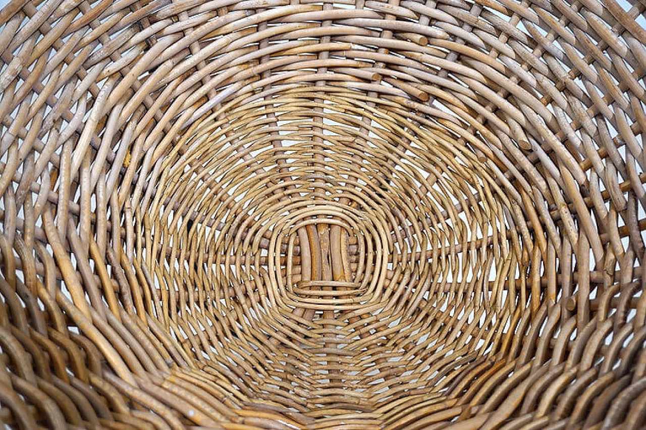 Coppia di poltrone a baccello in vimini con struttura in metallo, anni '60 8