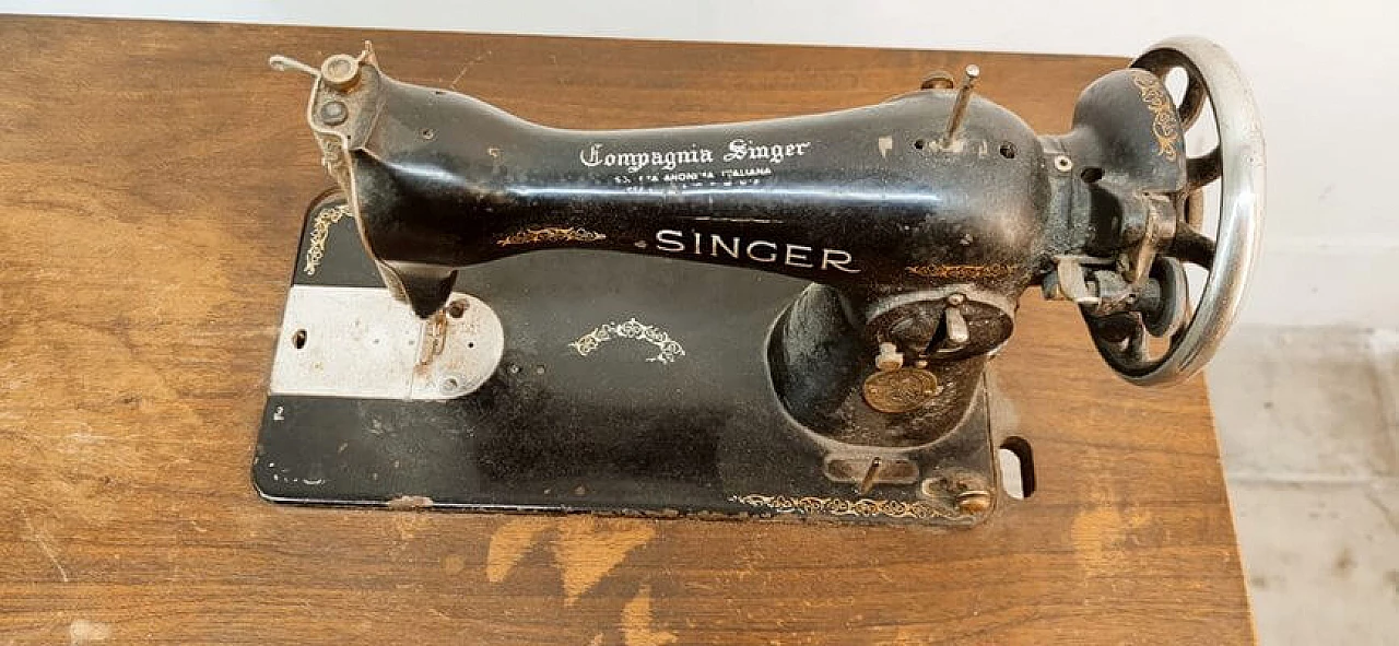 Cast iron and walnut Singer sewing machine, late 19th century 13