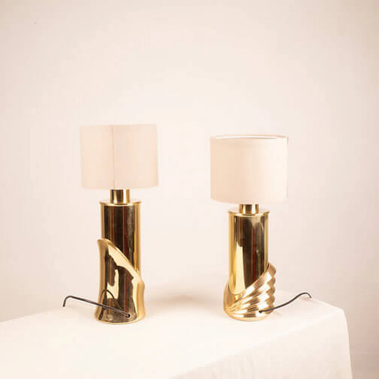 Coppia di lampade da tavolo in ottone di Luciano Frigerio per Frigerio di Desio, anni '70 9