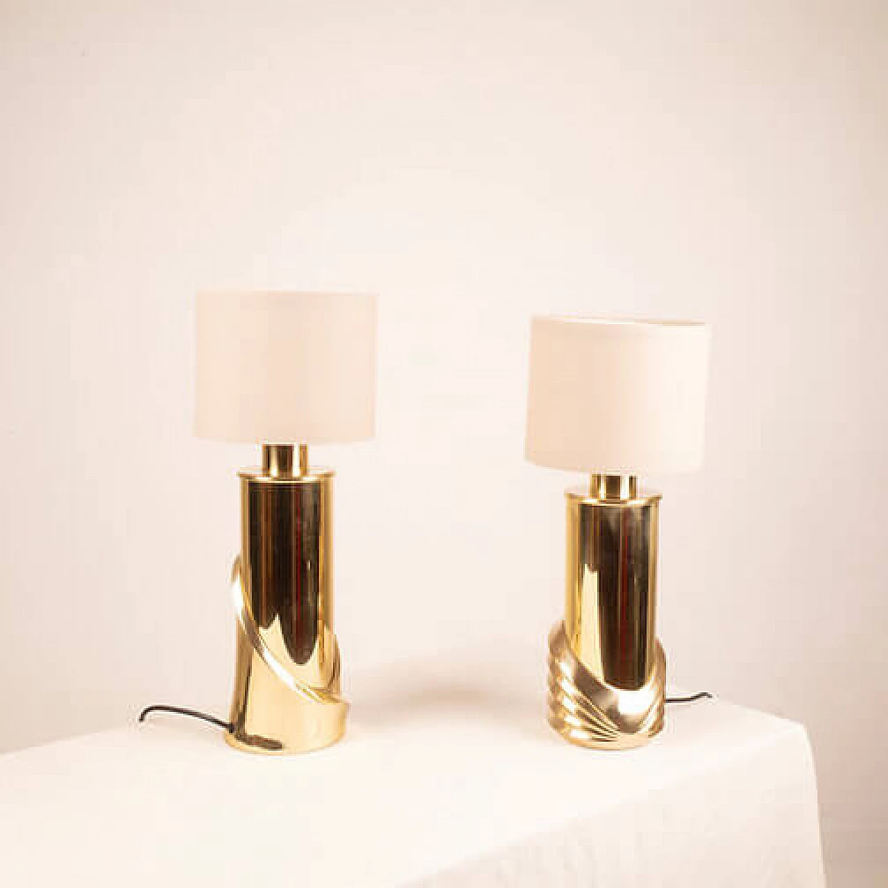 Coppia di lampade da tavolo in ottone di Luciano Frigerio per Frigerio di Desio, anni '70 11
