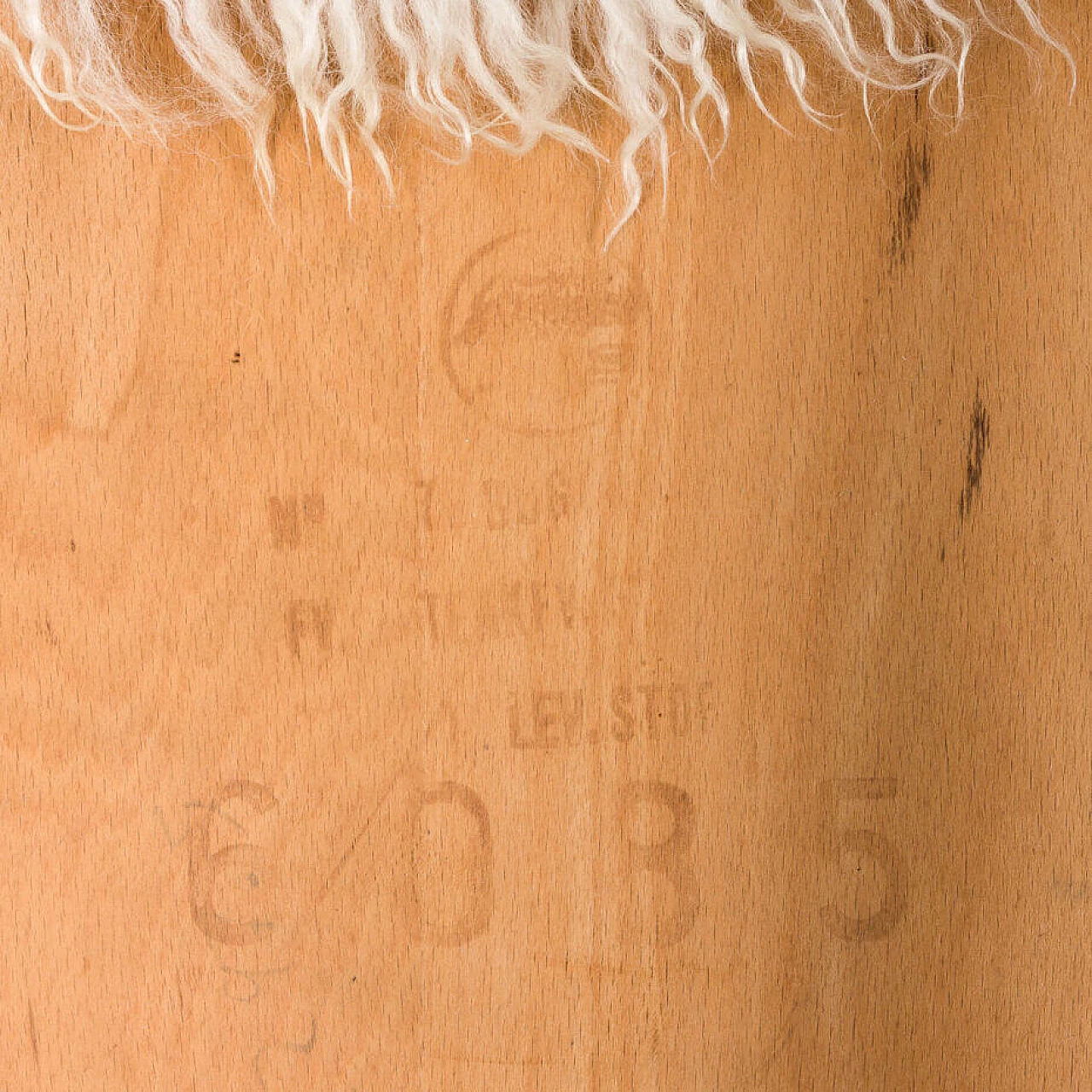 Coppia di sedie danesi in teak massiccio con pelle di pecora a pelo lungo nello stile di Hans Wegner, anni '60 12