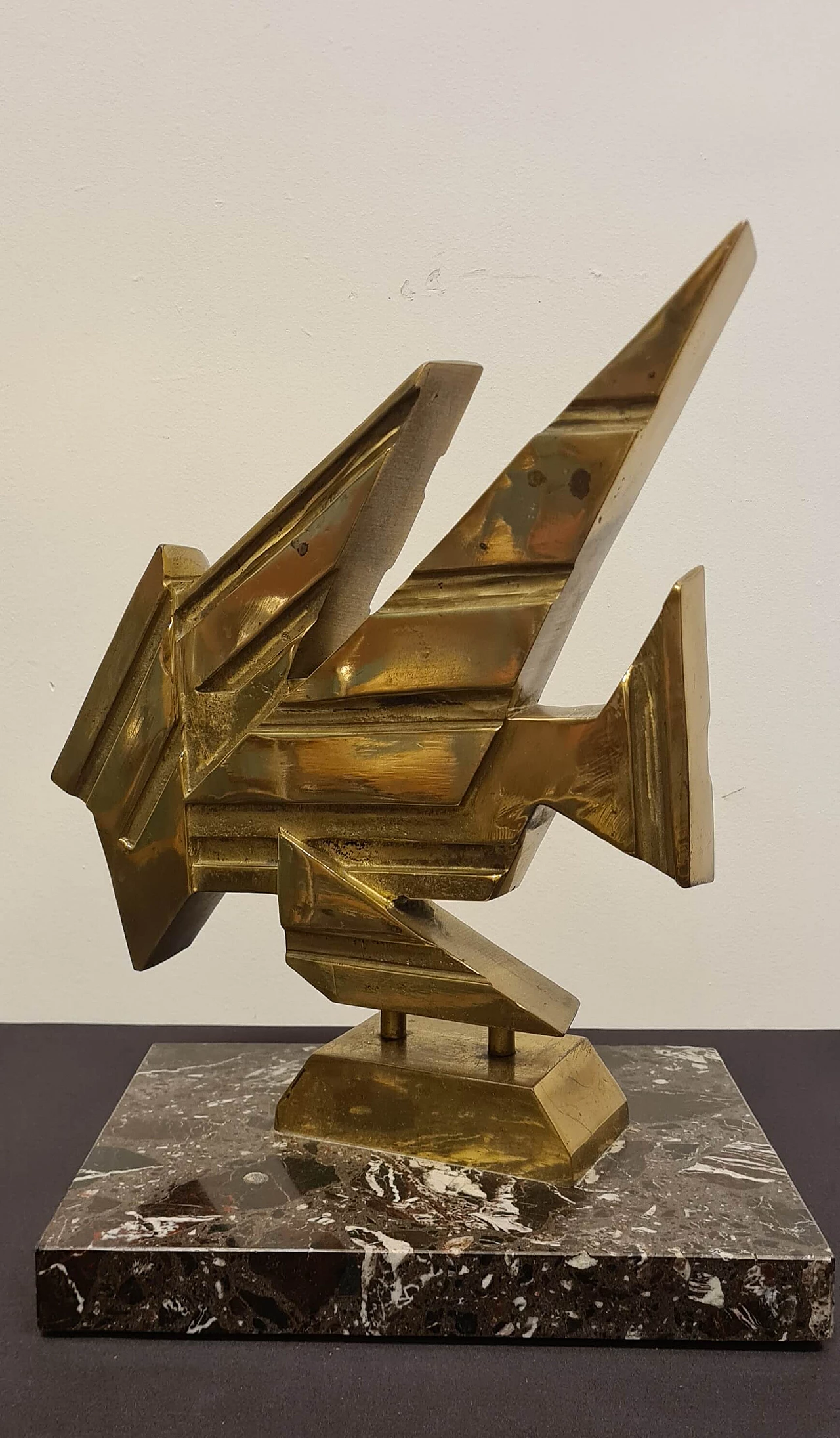 Giuseppe Banfi, composizione astratta, scultura in ottone e marmo, 1988 1