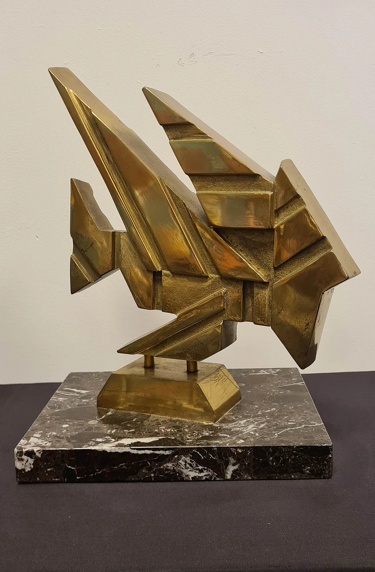 Giuseppe Banfi, composizione astratta, scultura in ottone e marmo, 1988 3