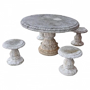 4 Sgabelli e tavolo rotondo in graniglia e cemento in stile Neoclassico, anni '80