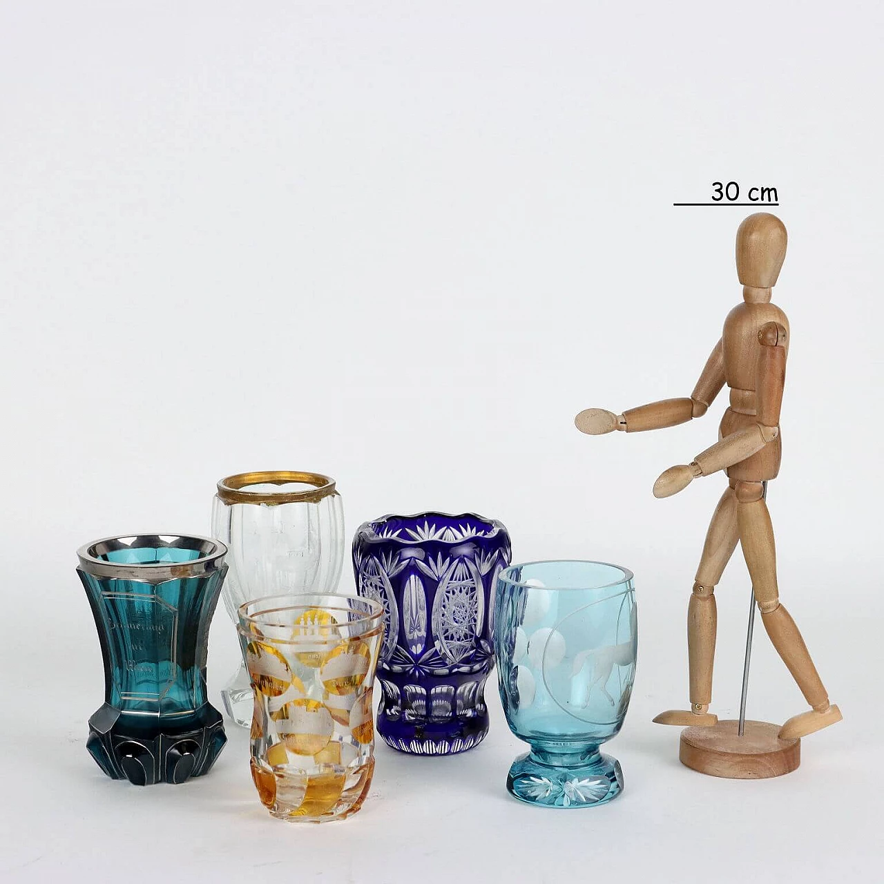 5 Bicchieri in vetro molato e inciso di diverse forme e colori 2